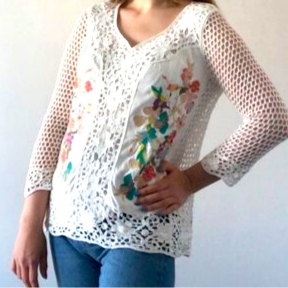 V Christina White Floral Embroidered Blouse Size M - Picture 1 of 5